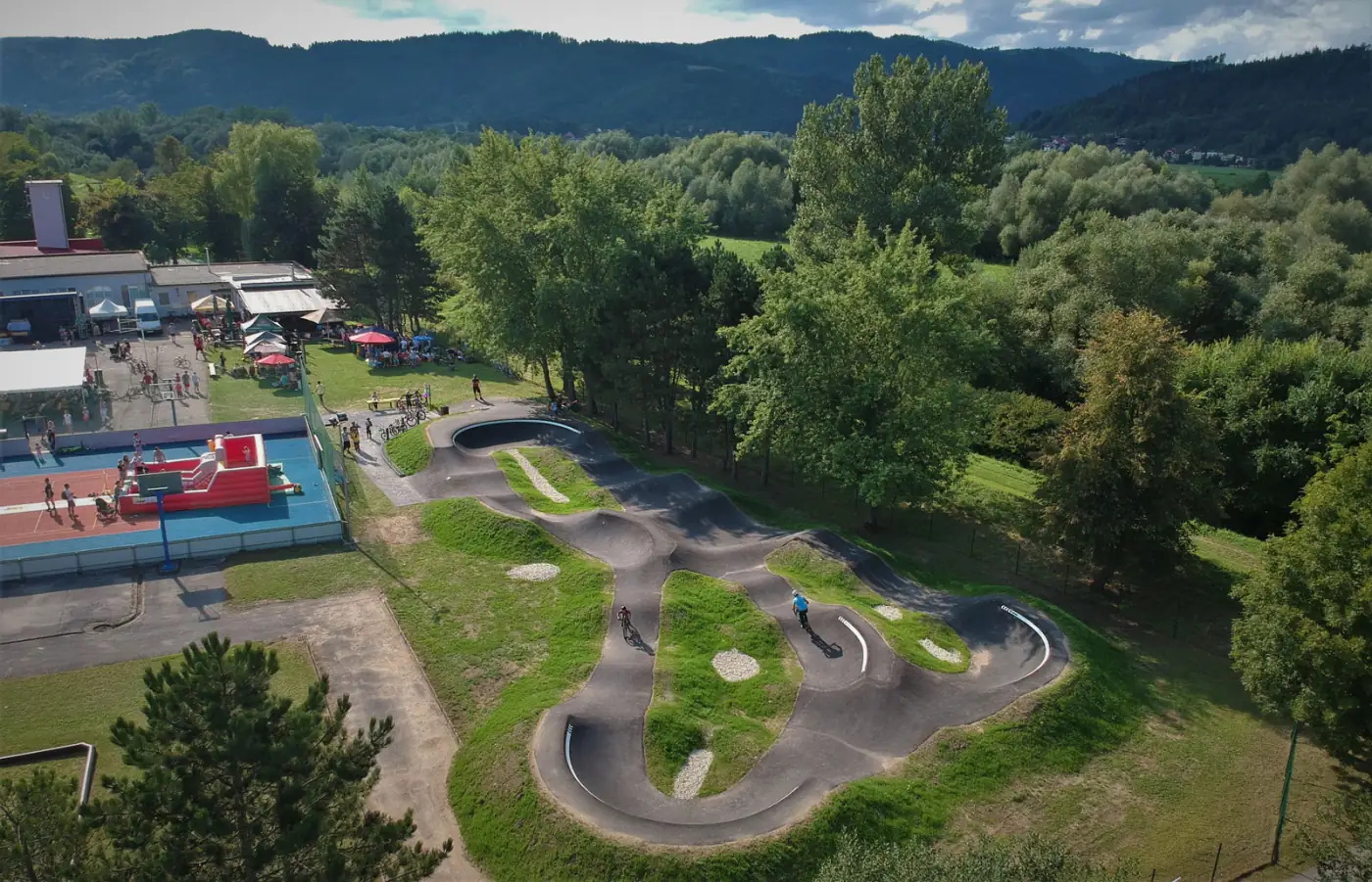 Asfaltový pumptrack Hričov