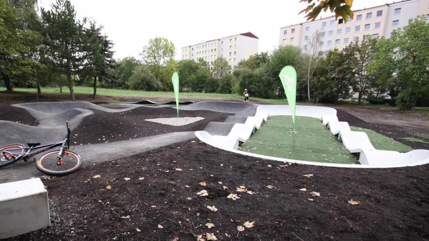 Modulárny pumptrack z prefabrikovaných dielcov